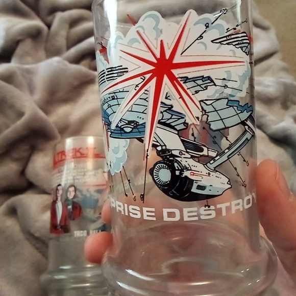 Vintage Star Trek 3 glasses featuring Kirk Scotty and Bones - Picture 6 of 7